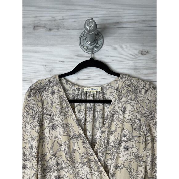 Iris Bloom Dress Womens Small Beige Floral Pleated Midi Surplice V Neck Wrap - Picture 2 of 9